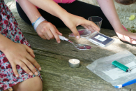 Archiv - Die Kinder hatten die Möglichkeit, verschieden Experimente zum Thema Wasser durchzuführen.