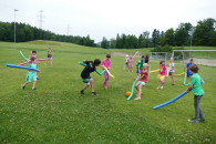 Archiv - Am Sportanlass konnten sich die Kinder im Poolnudel-Hockey messen.
